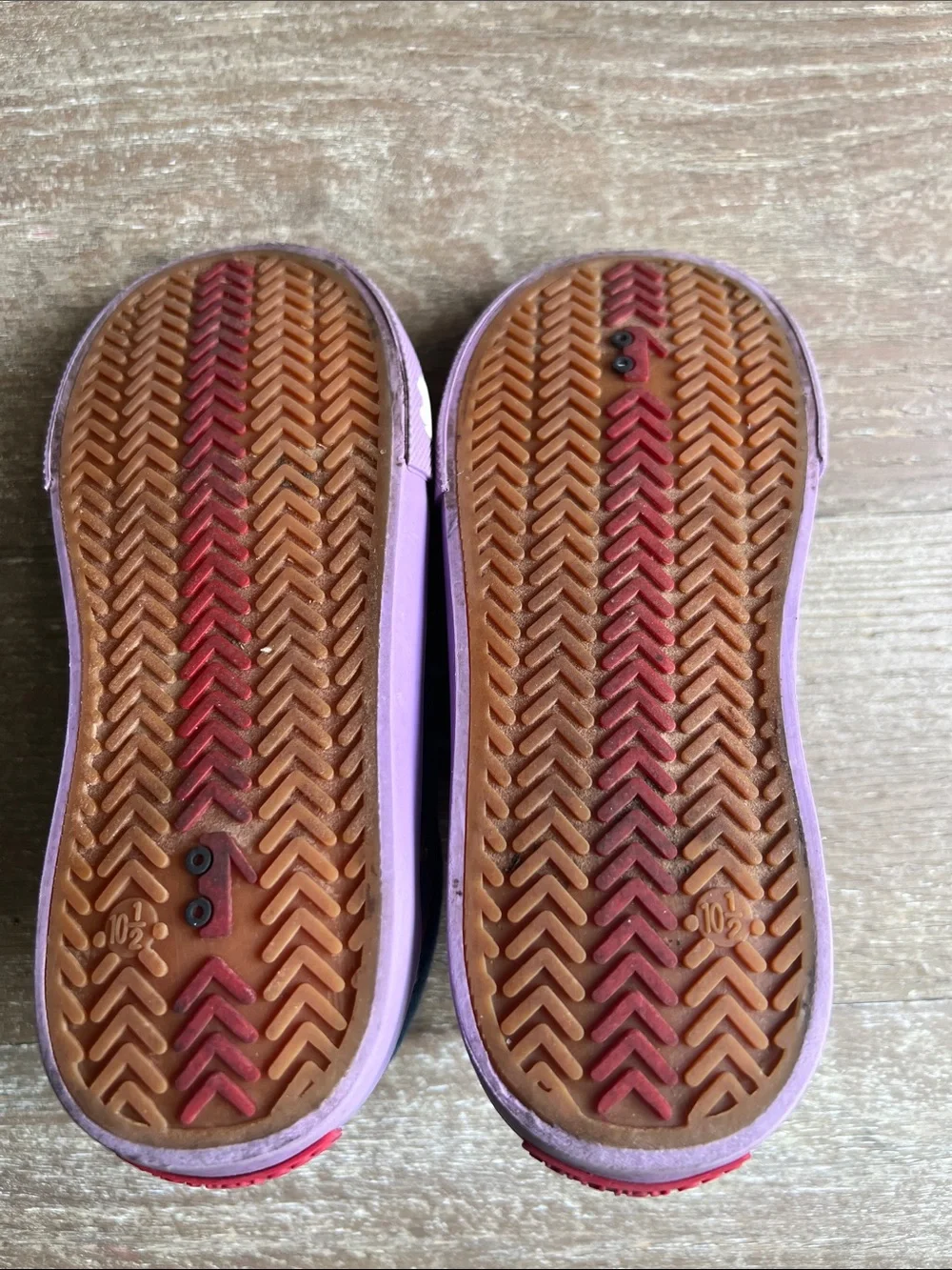 NWOT See Kai Run Kristin Embroidered Sneaker in Happy